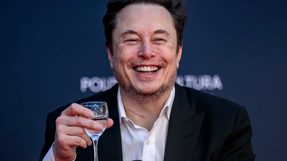 马斯克成首位身价破5000亿美元富豪！特斯拉、SpaceX 与 xAI 三引擎共振